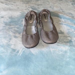 Minnetonka Ballet Flat Size 9. Grey color. EUC